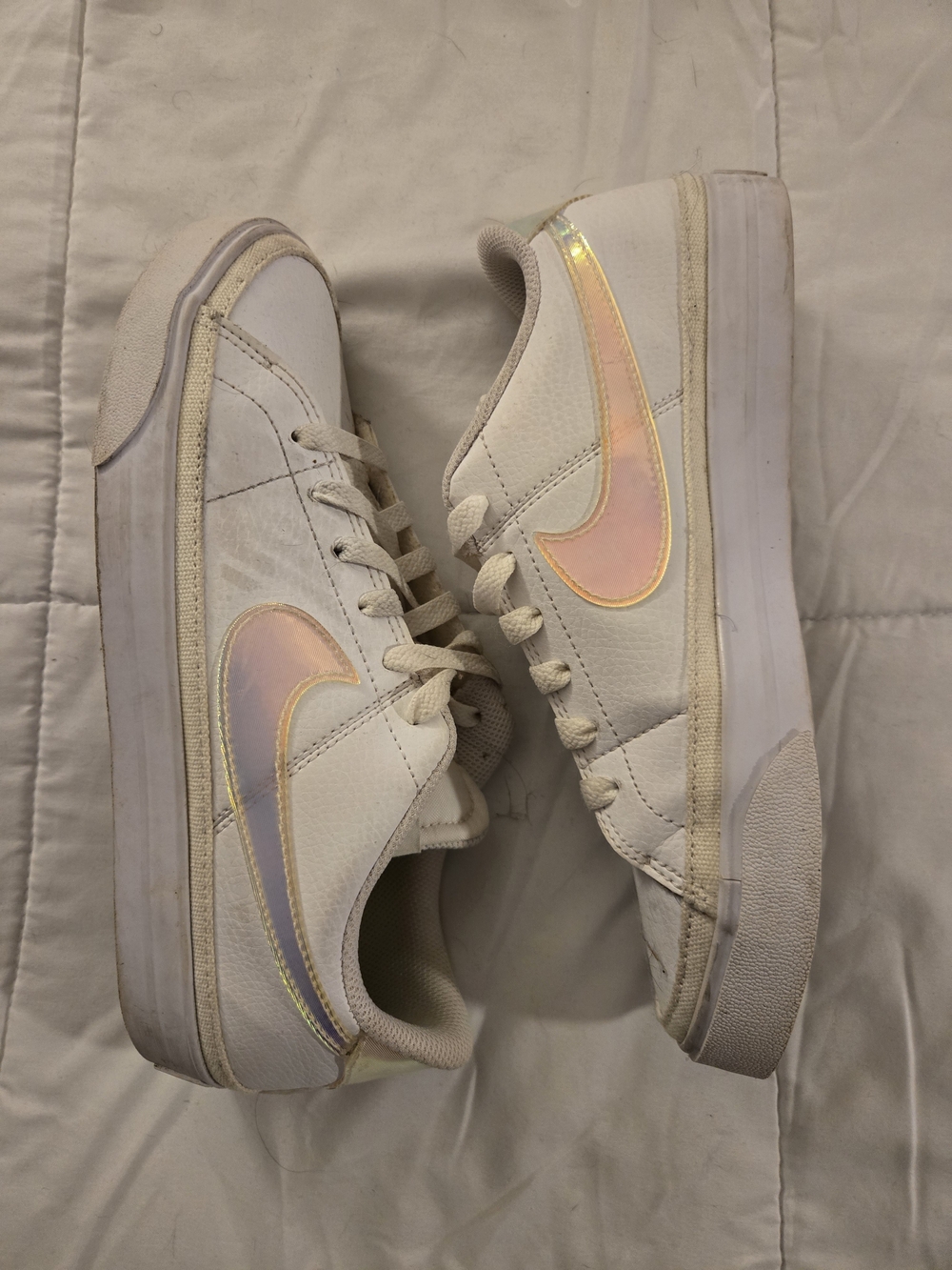 (Used) Nike Women’s Cream Sneakers with Iridescent Pink Swoosh Size 7.5